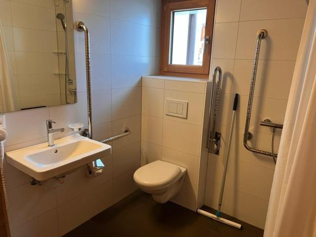 Albergue Nova Casa Spinatscha Sedrun Habitación foto